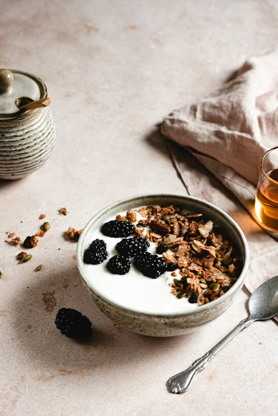 Yoğurt ve granola bowl